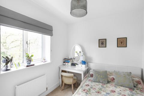 8 Overlord Close, Uxbridge, UB10 0TU