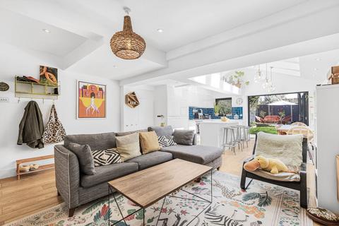 53a Median Road, London, E5 0PJ