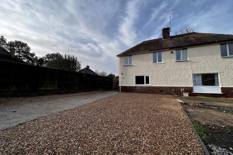 3 bedroom semi-detached house to rent, Cottingham Road, Corby