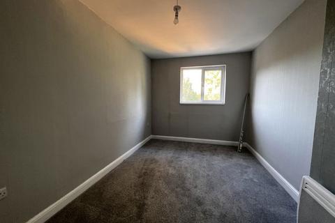 3 bedroom semi-detached house to rent, Cottingham Road, Corby
