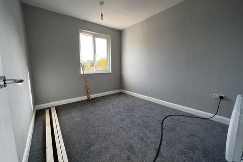 3 bedroom semi-detached house to rent, Cottingham Road, Corby