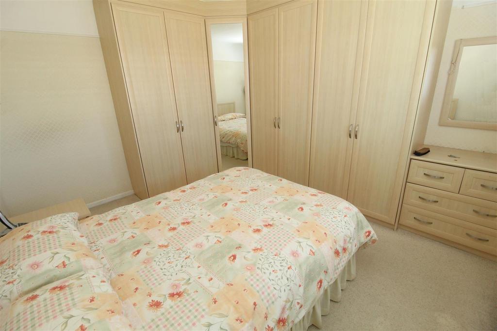 Bed1a.JPG