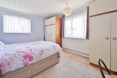 15 Clover Way, Hemel Hempstead, HP1 3EA