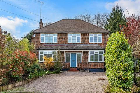 19 Meadowbrook, Oxted, RH8 9LT