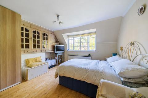4 bedroom semi-detached house for sale, Goldsmith Lane, KINGSBURY NW9