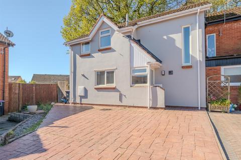 3 bedroom end of terrace house for sale, Greenfield Close, Cwmbran NP44