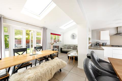 9 Brickhill Way, Calvert, Buckingham, MK18 2FS