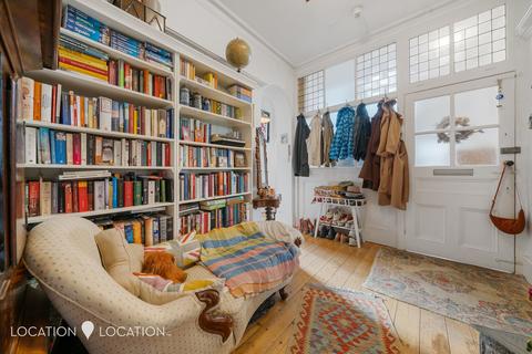 Flat 2, 17 Clapton Terrace, London, E5 9BW
