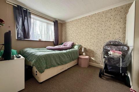 20 Ash Rise, Northampton, NN2 8SB