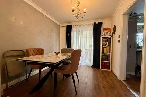 20 Ash Rise, Northampton, NN2 8SB