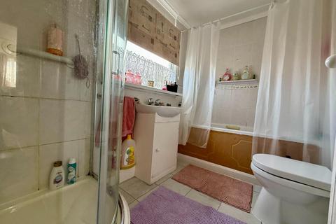 20 Ash Rise, Northampton, NN2 8SB
