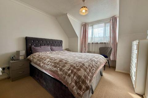 20 Ash Rise, Northampton, NN2 8SB
