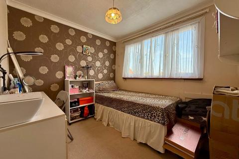 20 Ash Rise, Northampton, NN2 8SB
