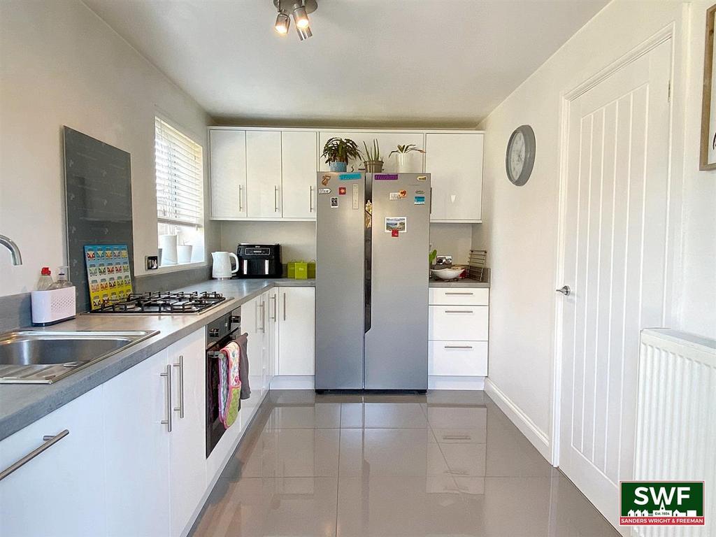 Kitchen2.jpg