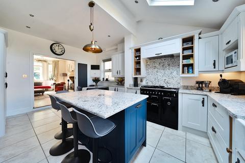 4 bedroom detached house for sale, Weydown Lane, Surrey GU2