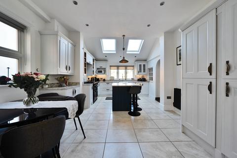 4 bedroom detached house for sale, Weydown Lane, Surrey GU2