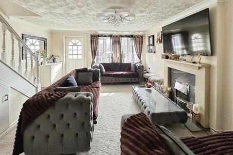 3 bedroom semi-detached house for sale, Stanley Drive, leigh