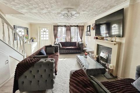 3 bedroom semi-detached house for sale, Stanley Drive, leigh