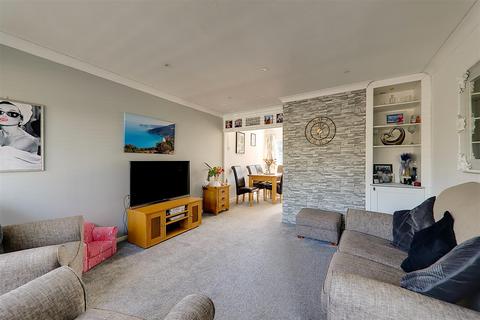3 Barn Close, Worthing, BN13 2BE