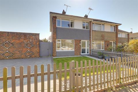 3 Barn Close, Worthing, BN13 2BE