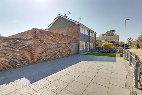 3 Barn Close, Worthing, BN13 2BE
