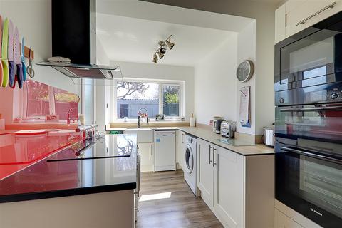 3 Barn Close, Worthing, BN13 2BE