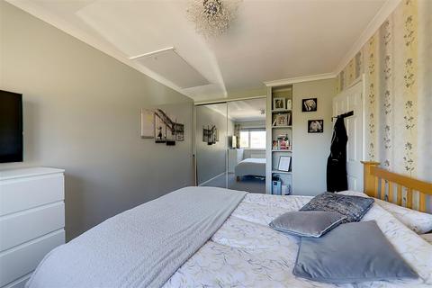 3 Barn Close, Worthing, BN13 2BE