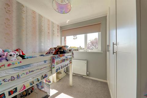 3 Barn Close, Worthing, BN13 2BE
