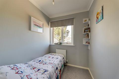 3 Barn Close, Worthing, BN13 2BE