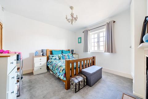 57 Hawks Road, Kingston Upon Thames, KT1 3DS