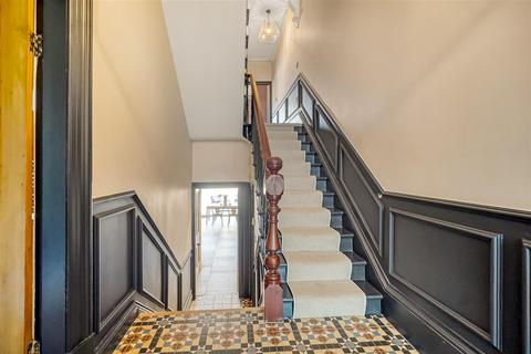 4 bedroom townhouse for sale, Langholm Crescent, Darlington