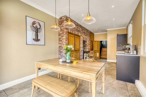 4 bedroom townhouse for sale, Langholm Crescent, Darlington