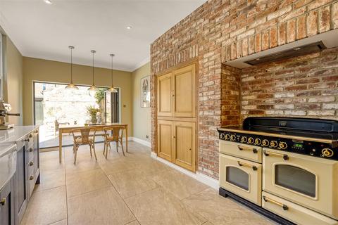 4 bedroom townhouse for sale, Langholm Crescent, Darlington