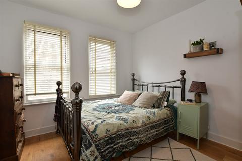 2 bedroom maisonette for sale, Lea Bridge Road, London E10