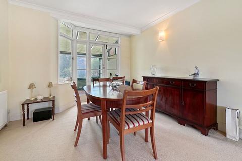 62 Kensington Drive, Woodford Green, IG8 8LW