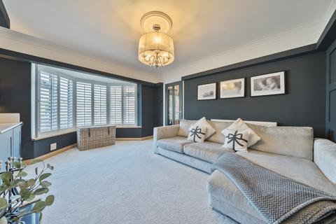3 Bracondale Avenue, Istead Rise, Gravesend, DA13 9ED