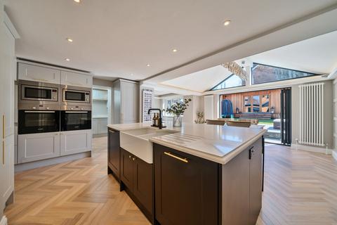 3 Bracondale Avenue, Istead Rise, Gravesend, DA13 9ED