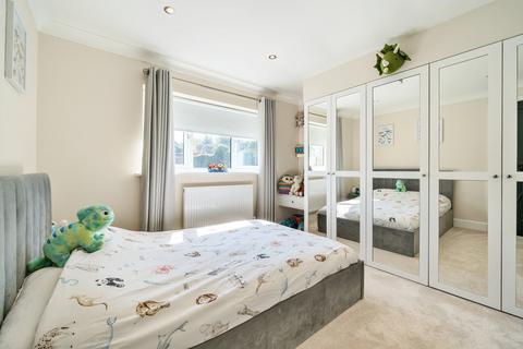 3 Bracondale Avenue, Istead Rise, Gravesend, DA13 9ED
