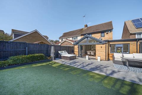 3 Bracondale Avenue, Istead Rise, Gravesend, DA13 9ED