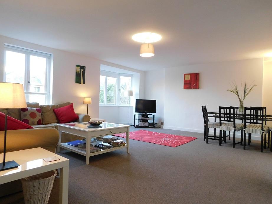 Eh130bd Postcode 130, Calton Road, Edinburgh, EH8 8JQ 2 bed flat - £1,499 pcm (£346 pw)