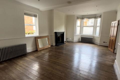 3 bedroom house to rent, Stag Lane, Buckhurst Hill IG9