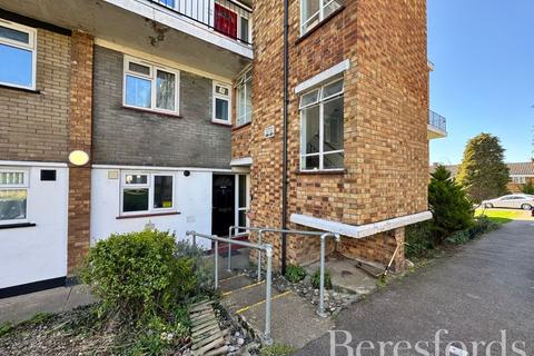 2 bedroom maisonette for sale, Victor Walk, Hornchurch, RM12