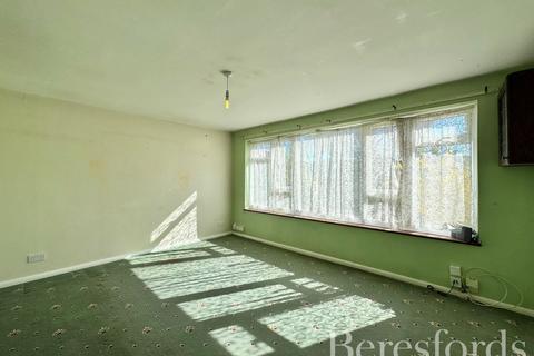 2 bedroom maisonette for sale, Victor Walk, Hornchurch, RM12