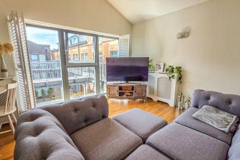 1 bedroom apartment for sale, North Block,, The Railstore, RM2