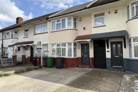 3 bedroom terraced house to rent, Lewins Way, Cippenham