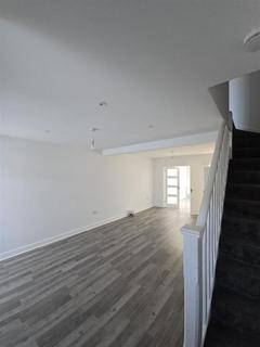 3 bedroom terraced house to rent, Lewins Way, Cippenham