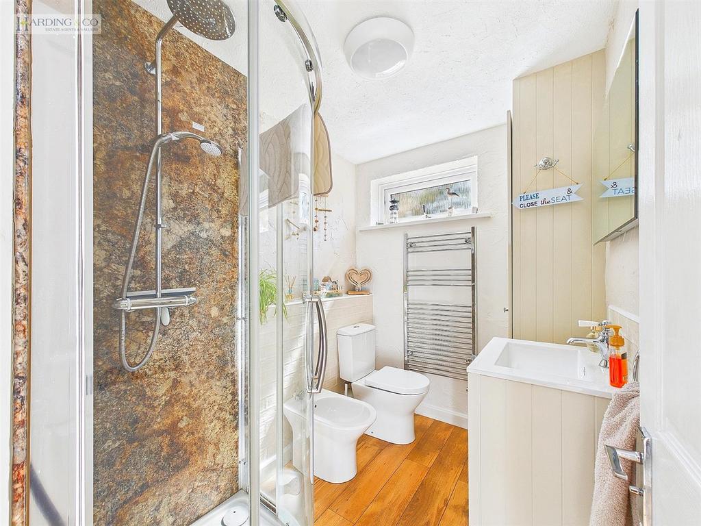 Bathroom .1.jpg