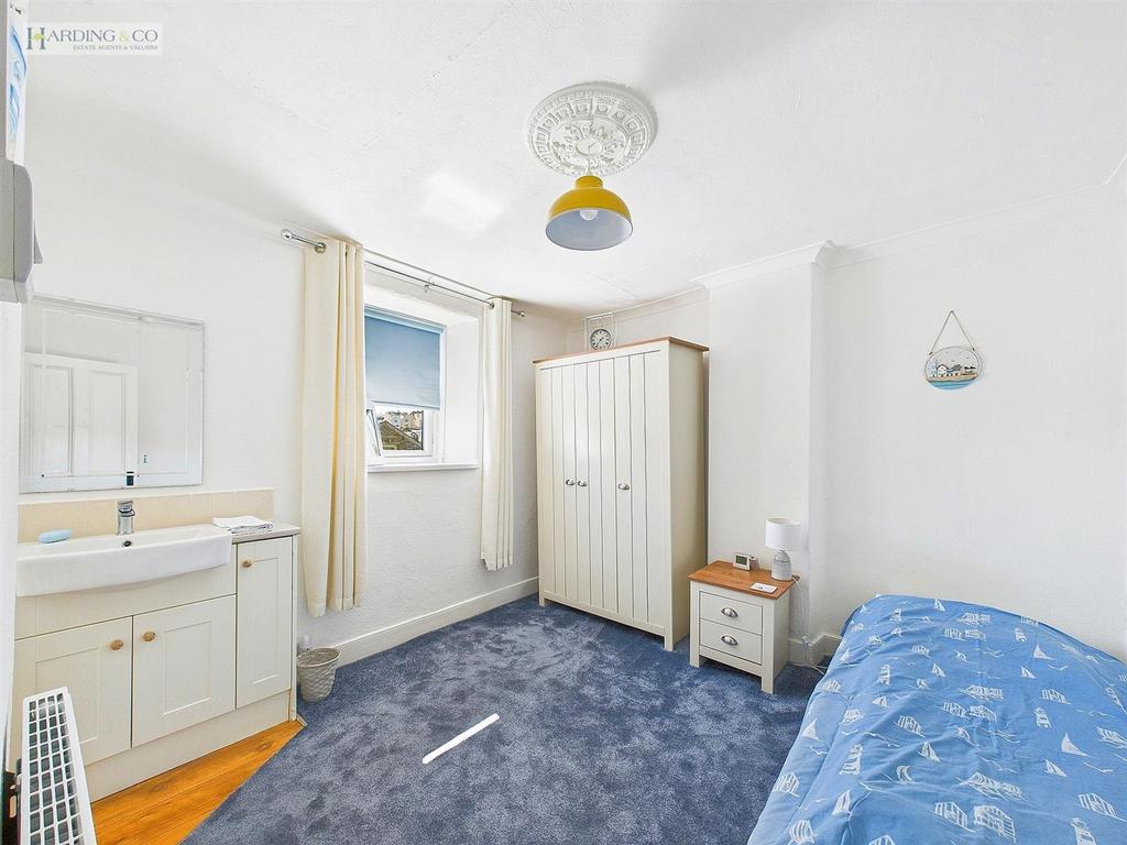 Bedroom 2 .2.jpg