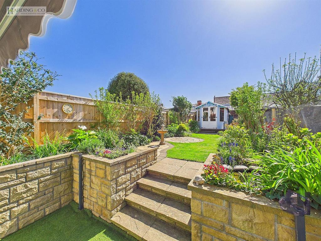 Garden .3.jpg