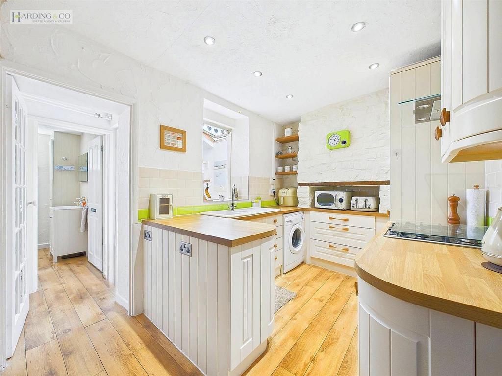 Kitchen .1.jpg